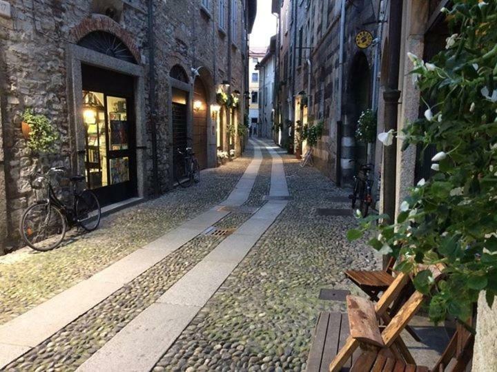 Antica Corte, Bilocale Nel Centro Storico Di Comoアパートメント エクステリア 写真